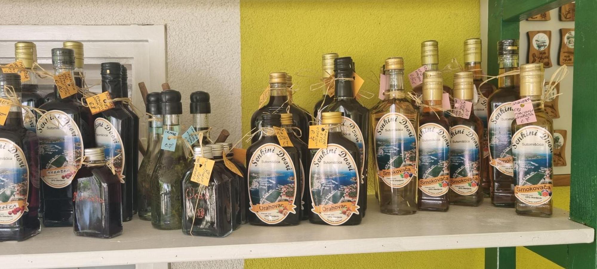 Apartmán Senkini Dvori Sutomiscica Exteriér fotografie