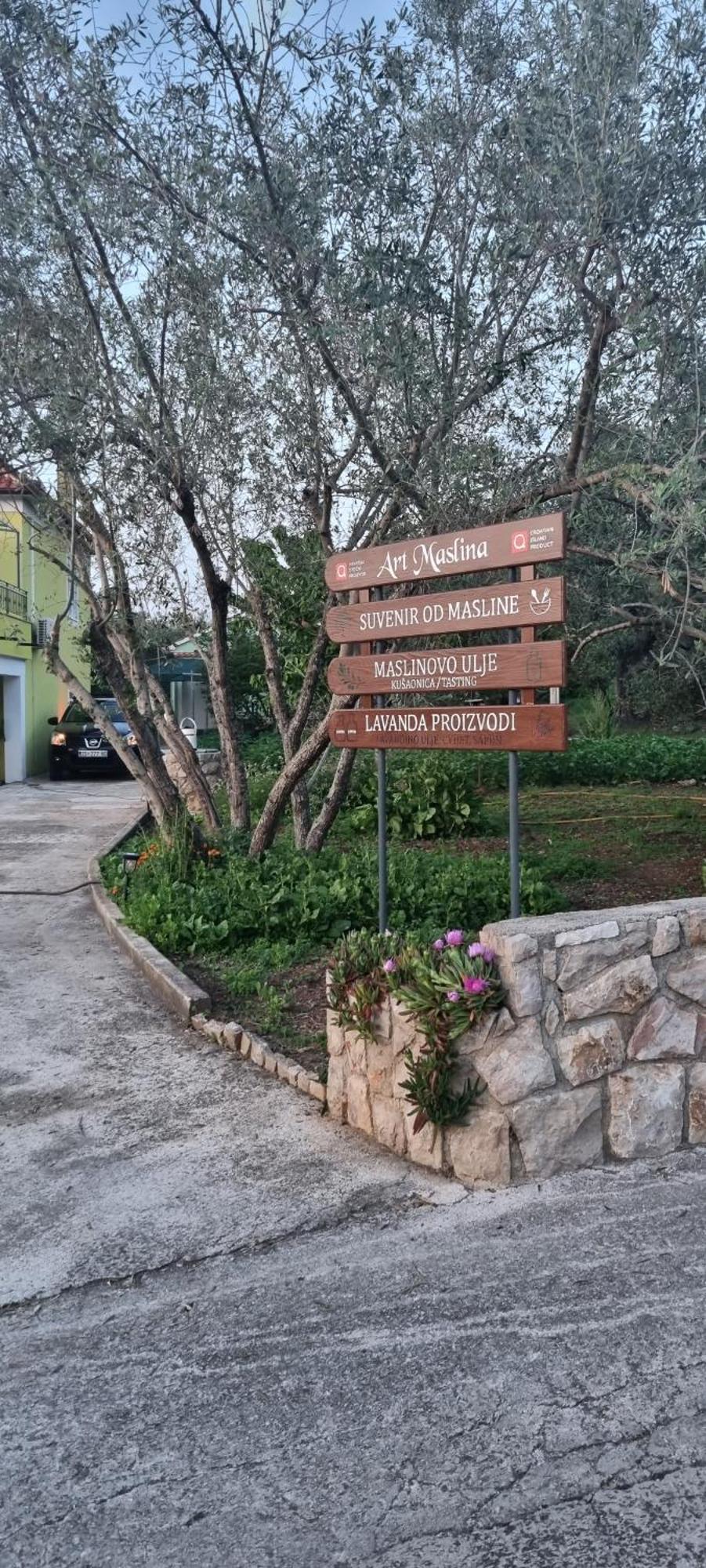 Apartmán Senkini Dvori Sutomiscica Exteriér fotografie