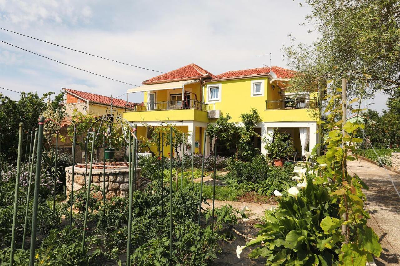 Apartmán Senkini Dvori Sutomiscica Exteriér fotografie