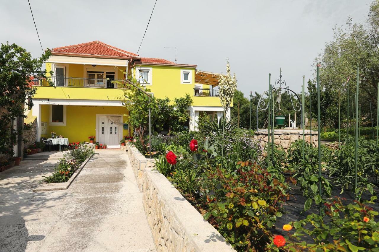 Apartmán Senkini Dvori Sutomiscica Exteriér fotografie