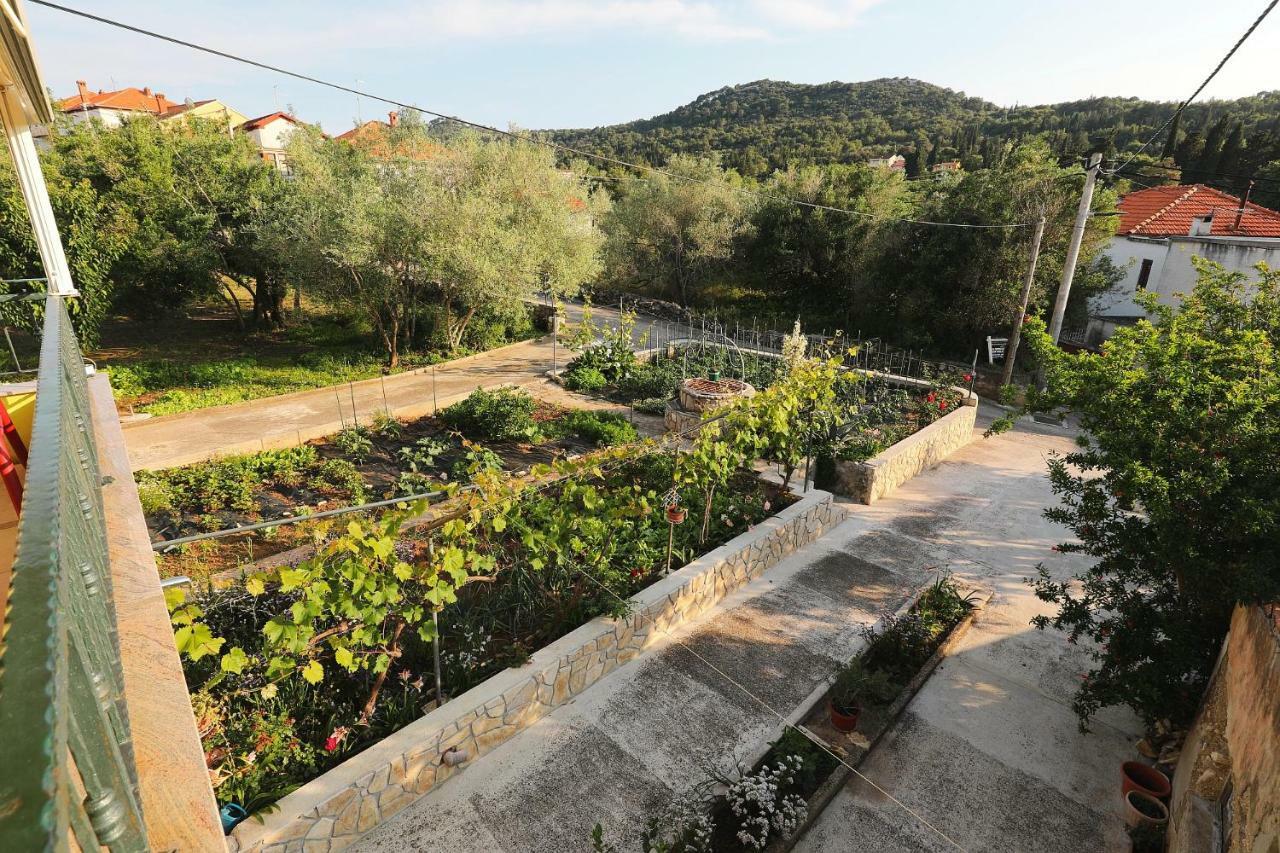 Apartmán Senkini Dvori Sutomiscica Exteriér fotografie