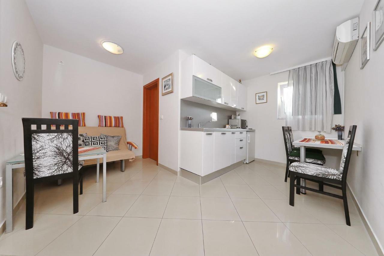 Apartmán Senkini Dvori Sutomiscica Exteriér fotografie
