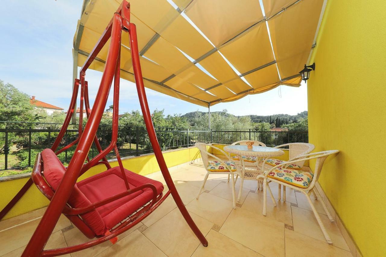 Apartmán Senkini Dvori Sutomiscica Exteriér fotografie